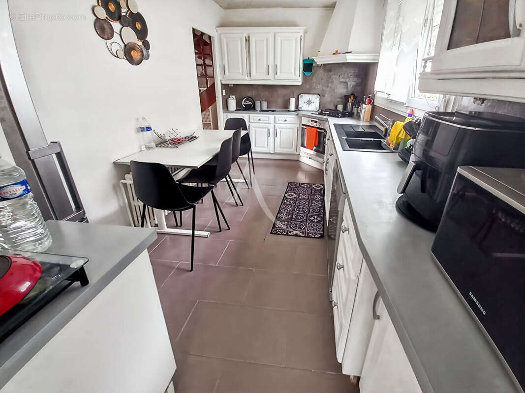 Maison à SAINT-ETIENNE-DU-ROUVRAY