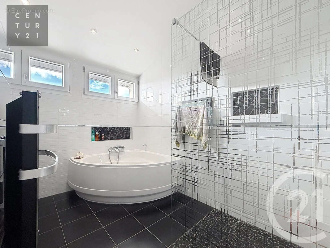 Maison à SAINT-PARRES-AUX-TERTRES