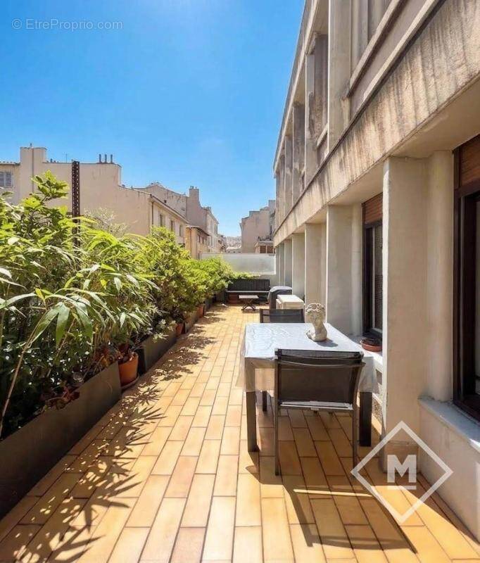 Appartement à MARSEILLE-1E