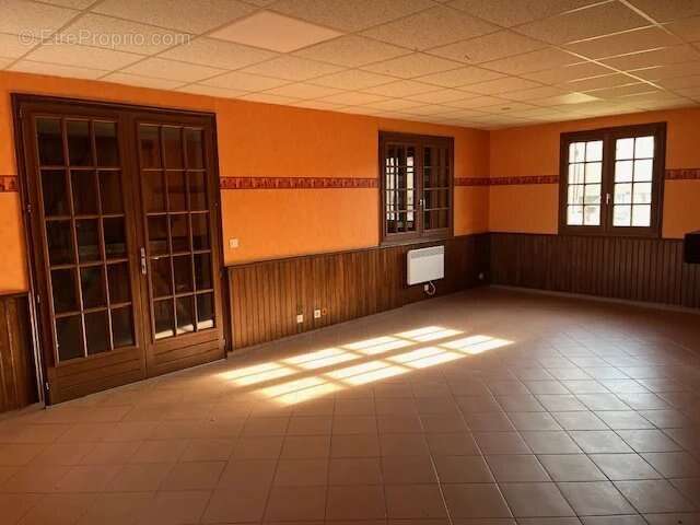 Commerce à VARENNES-VAUZELLES