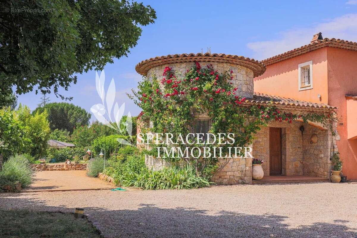 Maison à SAINT-CEZAIRE-SUR-SIAGNE