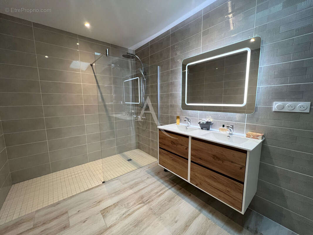 Maison à PORT-DES-BARQUES