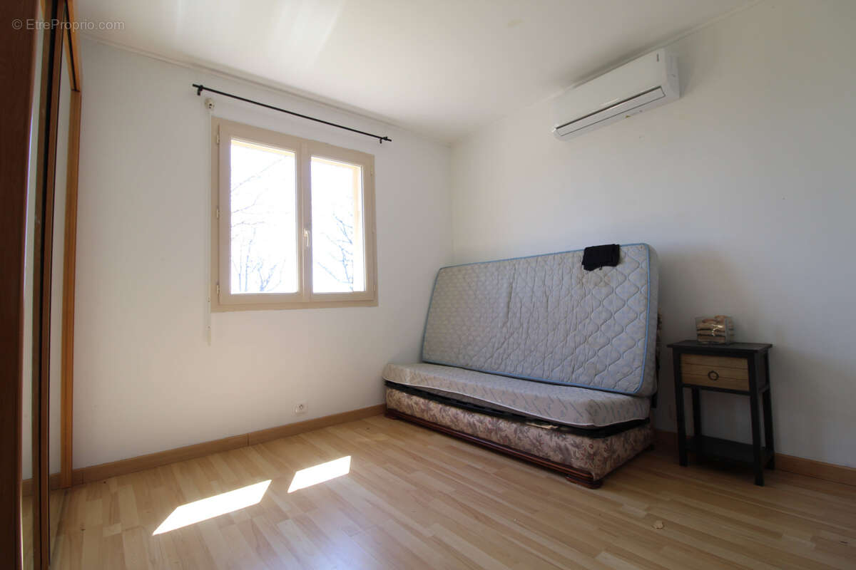 Maison à SAINT-VICTOR-ET-MELVIEU