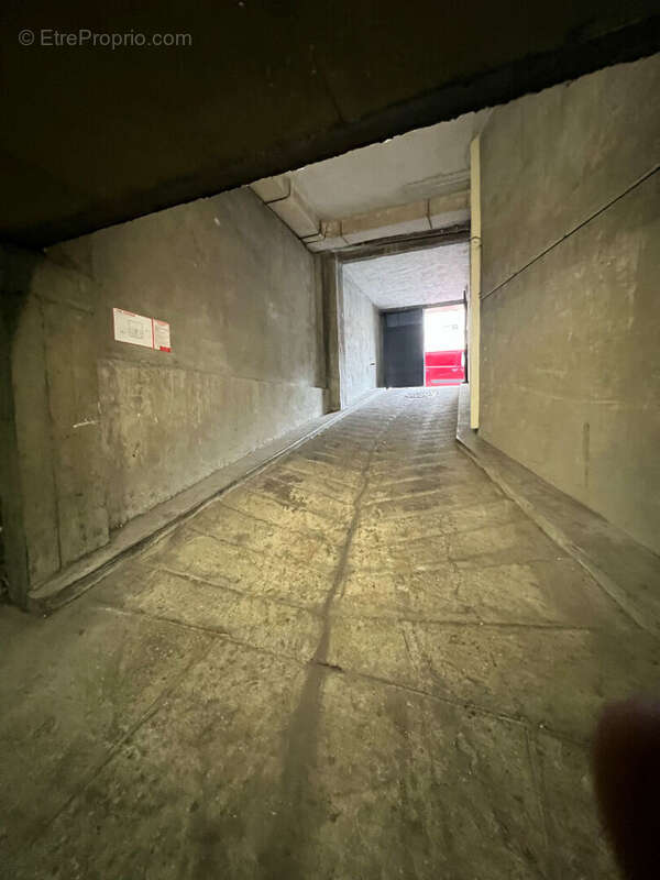 Parking à PARIS-18E