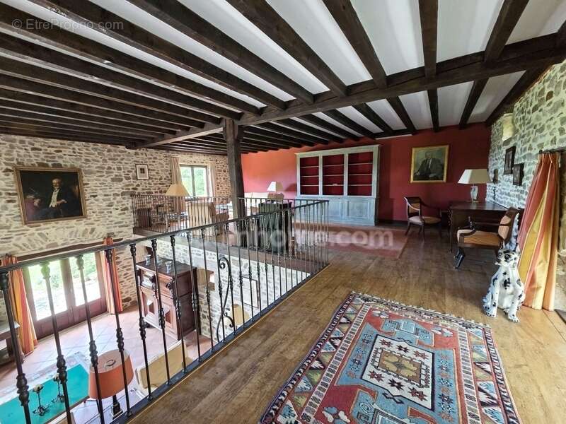 Maison à EGLISENEUVE-PRES-BILLOM