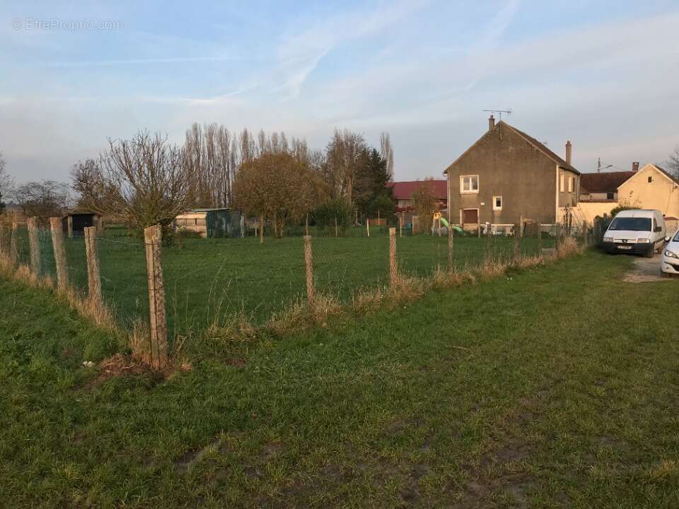 Terrain à MEZY-SUR-SEINE