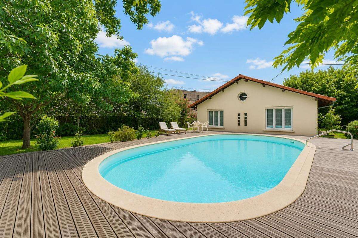 Maison Familiale Lumineuse de 155 m² à Bordeaux Caudéran - photo 2