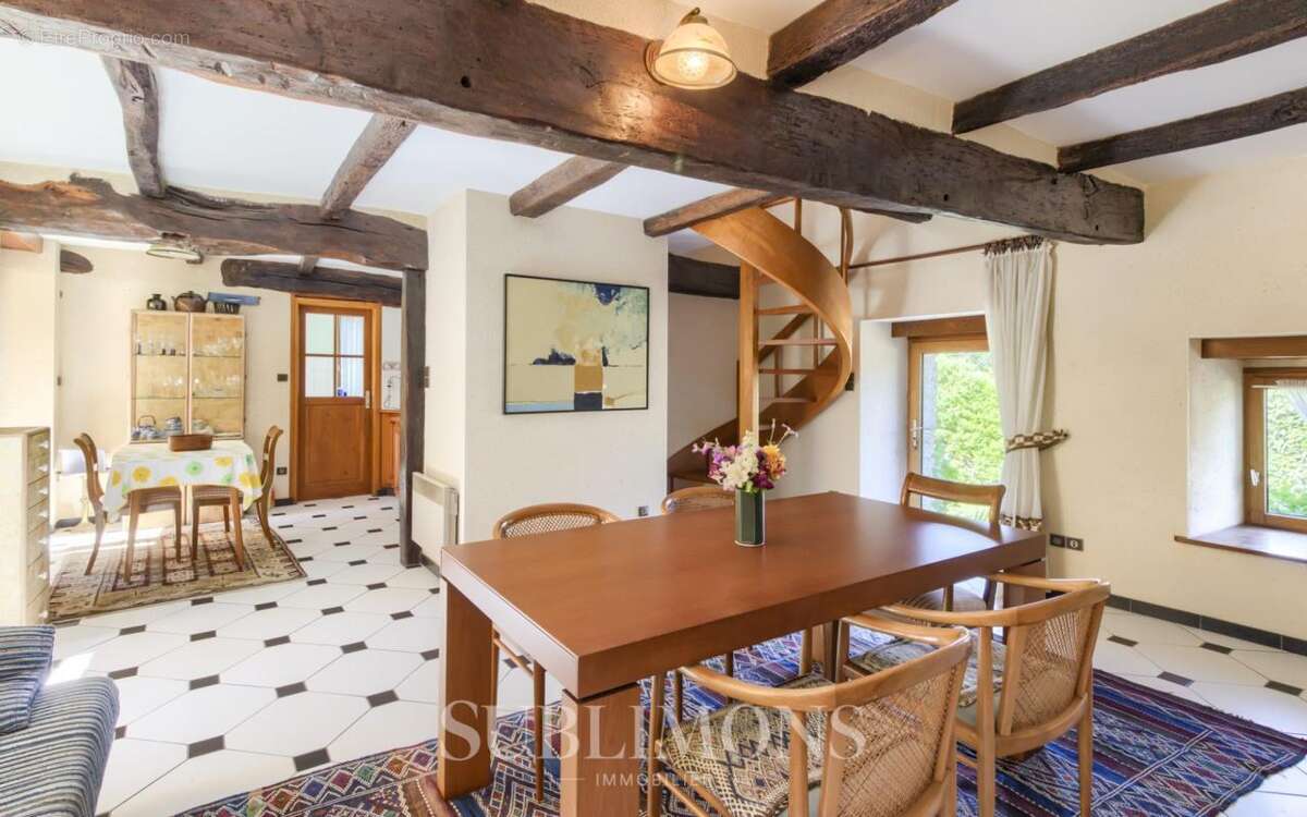 Maison à SURZUR