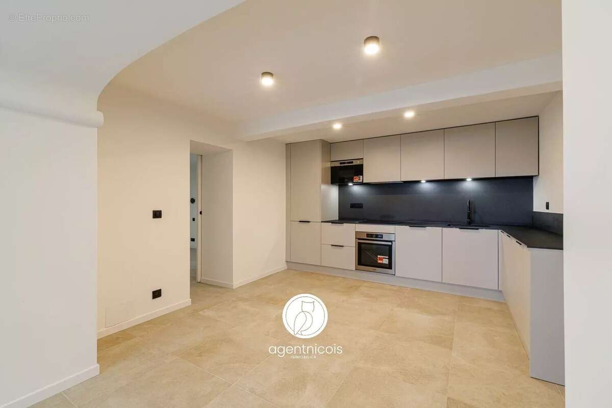 Appartement à SAINT-LAURENT-DU-VAR