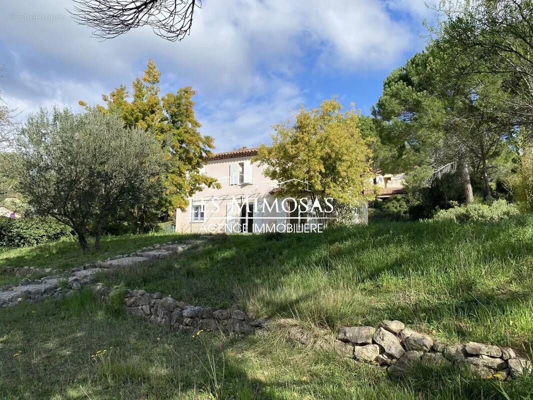 Maison à BAGNOLS-EN-FORET