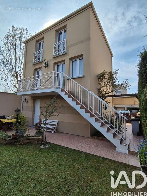 Photo 3 - Maison à SAINT-PIERRE-DU-PERRAY