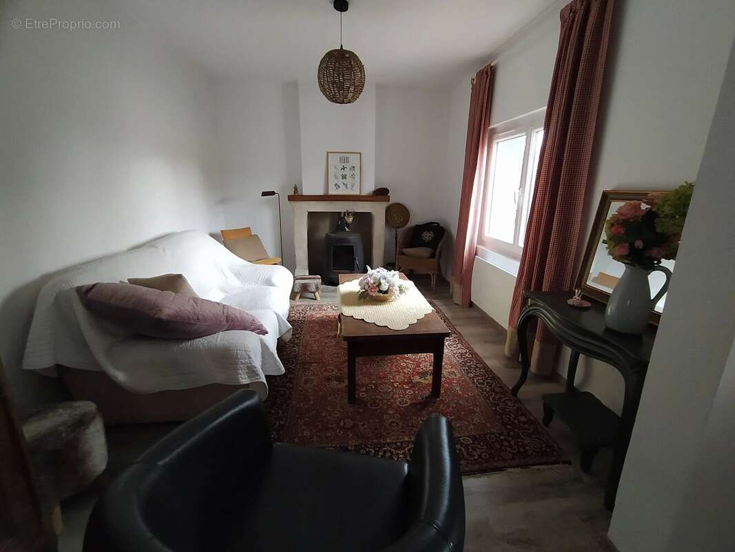 Maison à LA TOUR-BLANCHE
