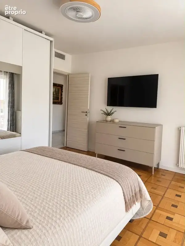  EN EXCLUSIVITÉ   Très bel appartement 5 pièces de 120 m² en dernier étage, lumineux et doté de beaux volumes !  - photo 5