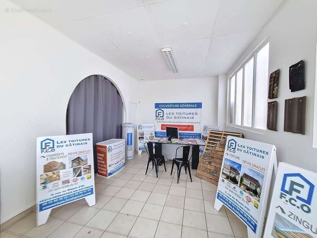 Commerce à FERRIERES-EN-GATINAIS