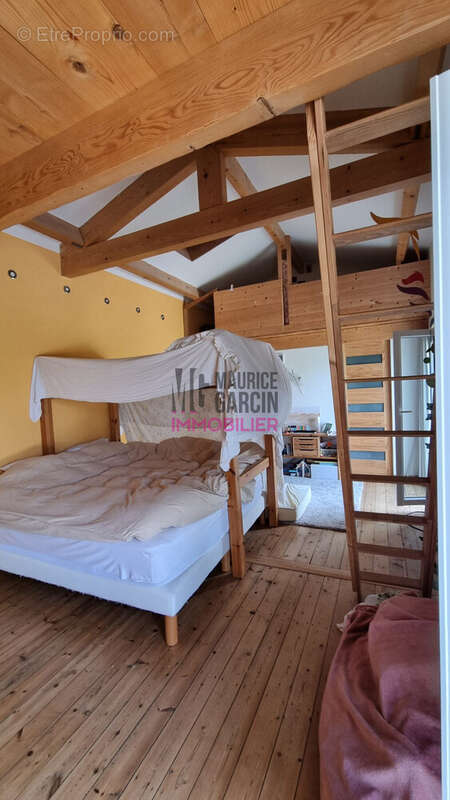 Maison 110 m² à Entraigues-Sur-La-Sorgue  - photo 5