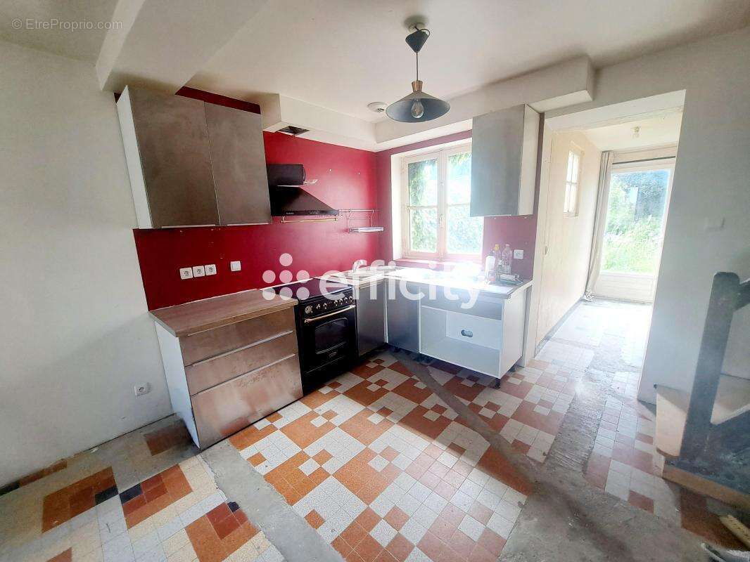 Maison à NEUILLE-PONT-PIERRE