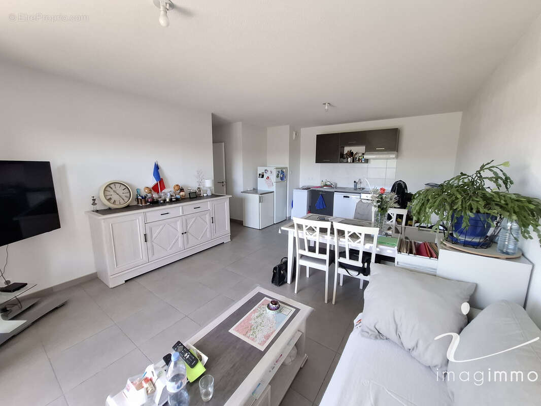 Bel appartement récent de type 3 avec grande terrasse et 2 stationnements ! - photo 2