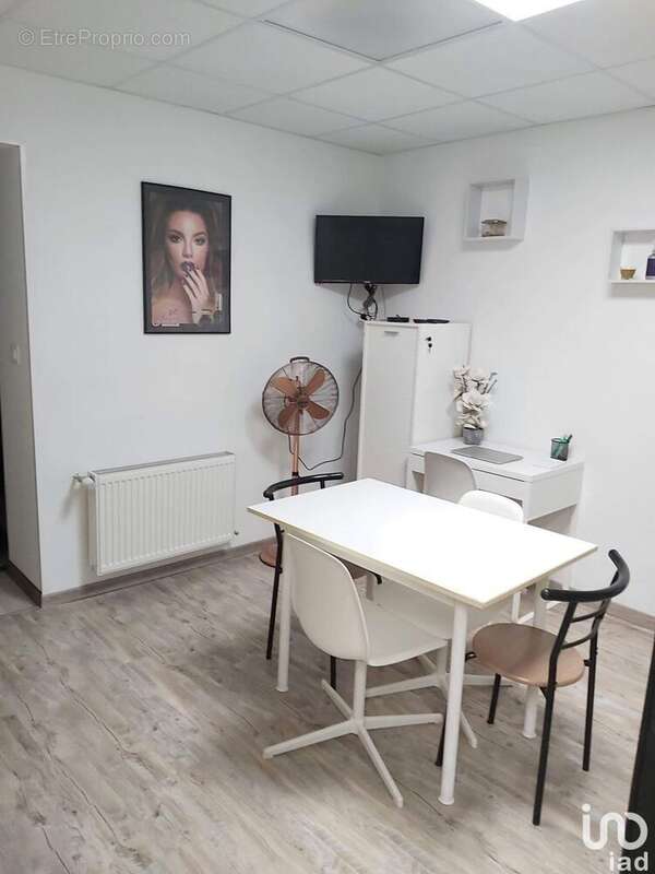 Photo 2 - Commerce à NEUFCHATEL-EN-BRAY