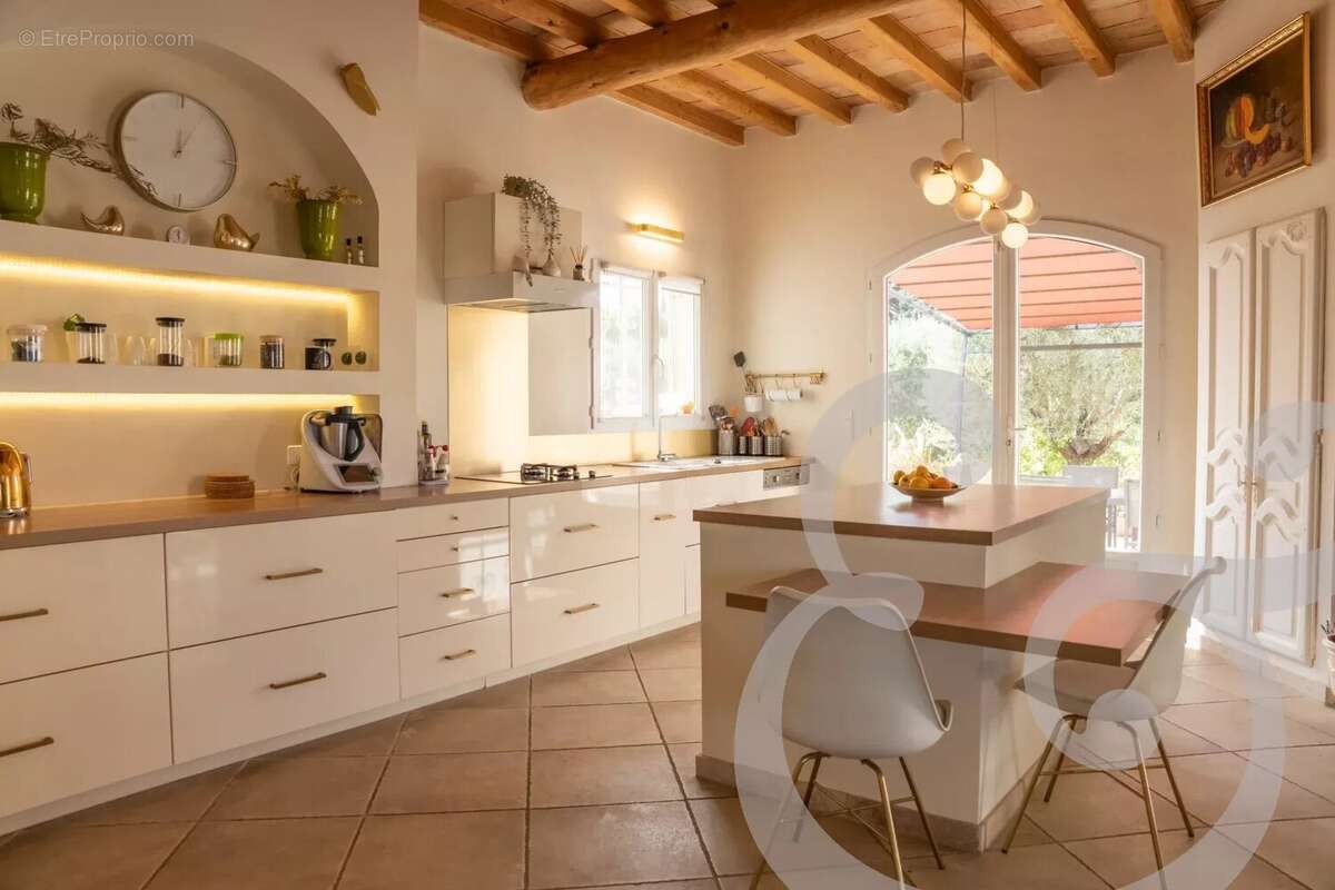 Maison à FONTVIEILLE