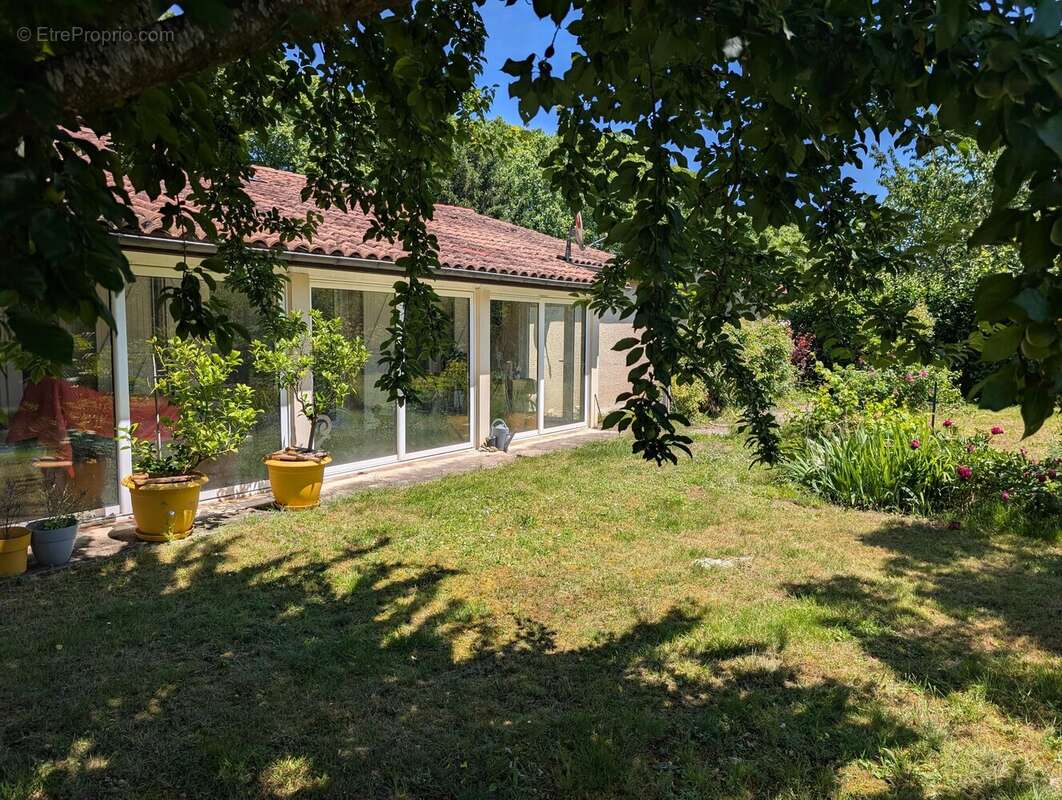 Maison de plain-pied dans un village au bord d'une rivière - photo 9
