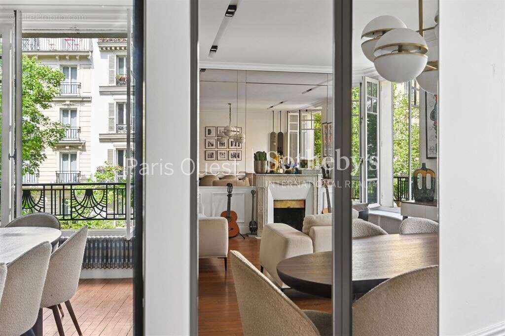 Appartement à PARIS-7E