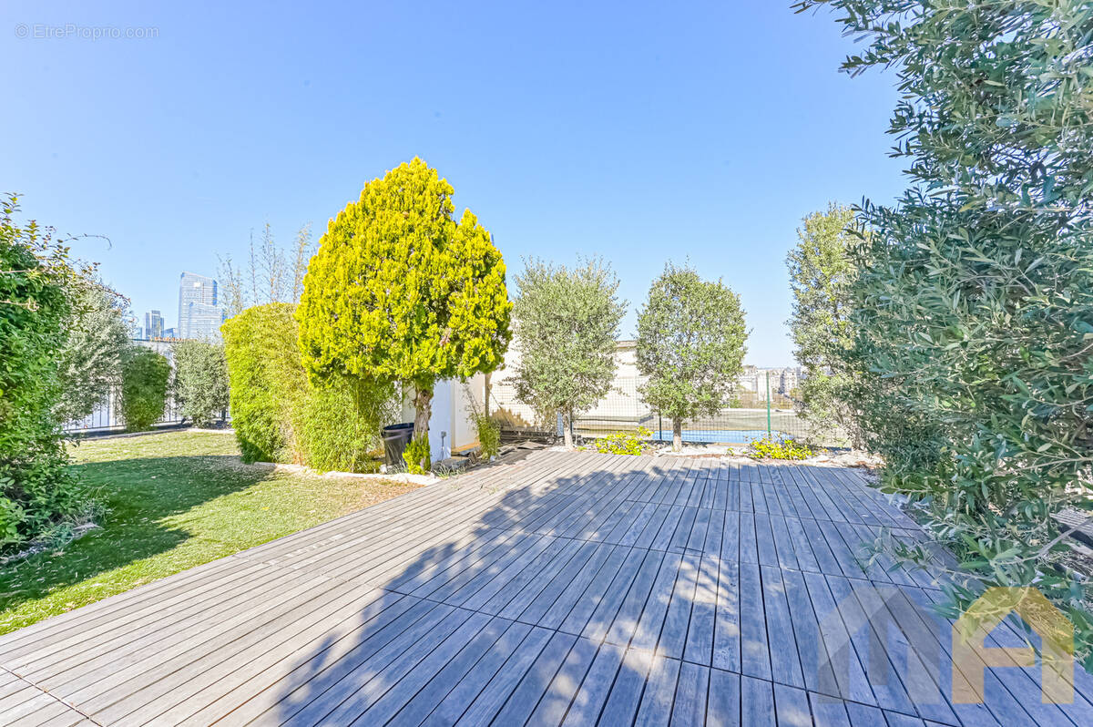 Appartement à NEUILLY-SUR-SEINE