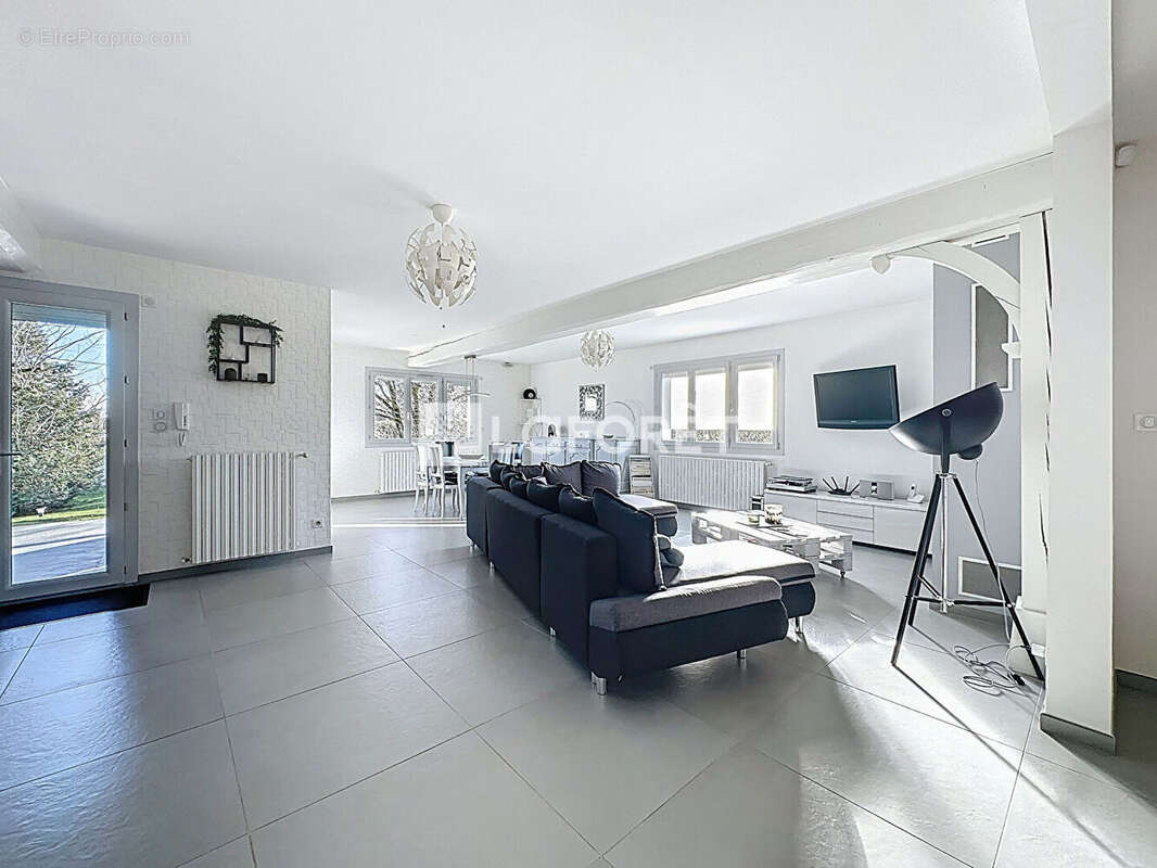 Maison à CHATILLON-SUR-CHALARONNE