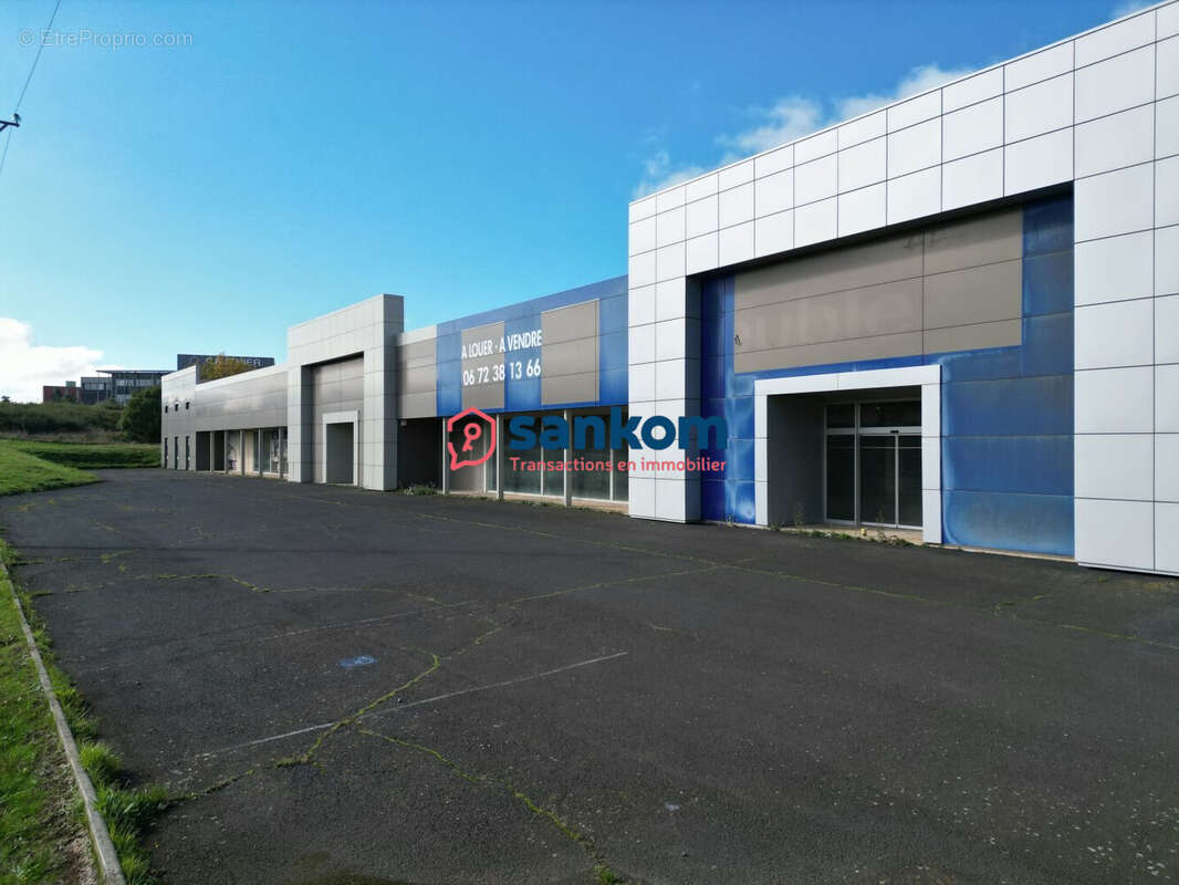Commerce 2480 m² à Solignac-Sur-Loire  - photo 2