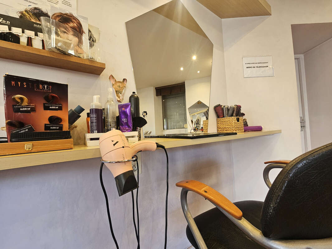 Commerce à CHAMPAGNEY