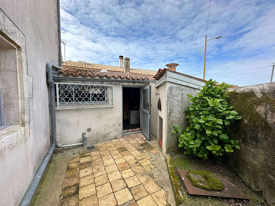 Maison à SAINT-JUST-LUZAC