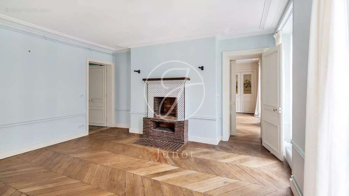 Appartement à PARIS-10E