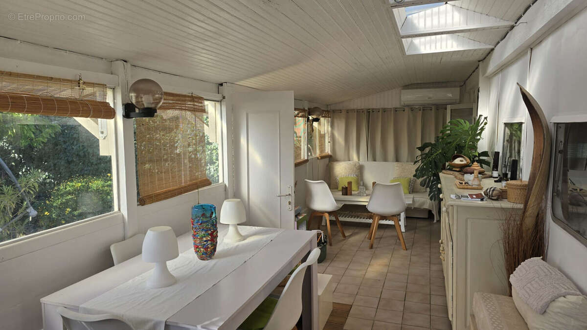 Maison à LE CASTELLET