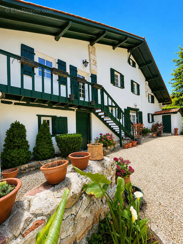 Maison à LOUHOSSOA