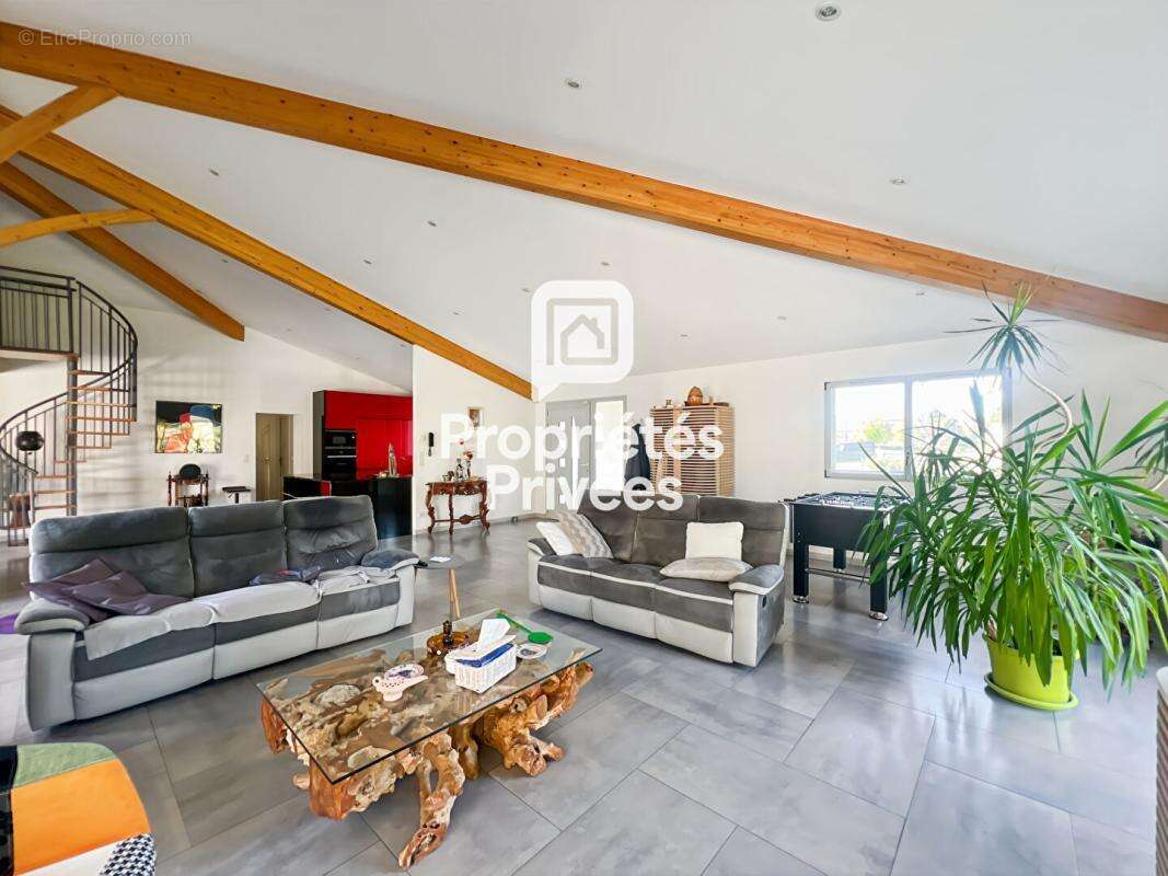 Maison de 200m² avec 4 chambres et piscine - photo 6