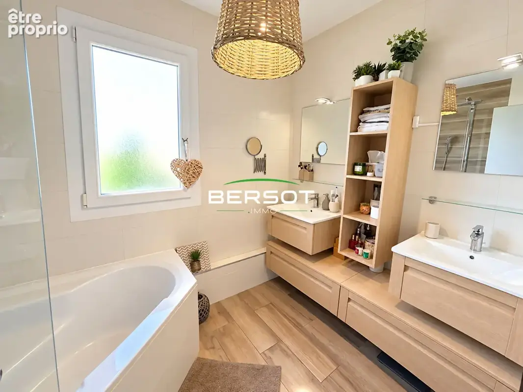 Maison familiale de 235 m² avec piscine chauffée sur les hauteurs de Bregille à Besançon - photo 11