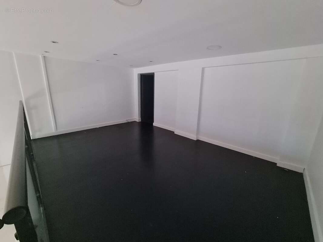 Commerce 136 m² à Saint-Etienne  - photo 5