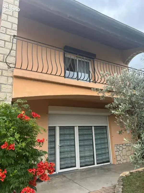 Local commercial + maison - photo 2