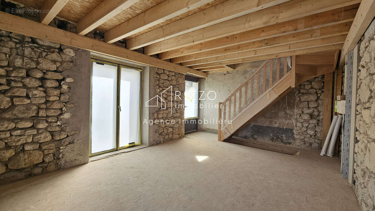 Maison à PERON