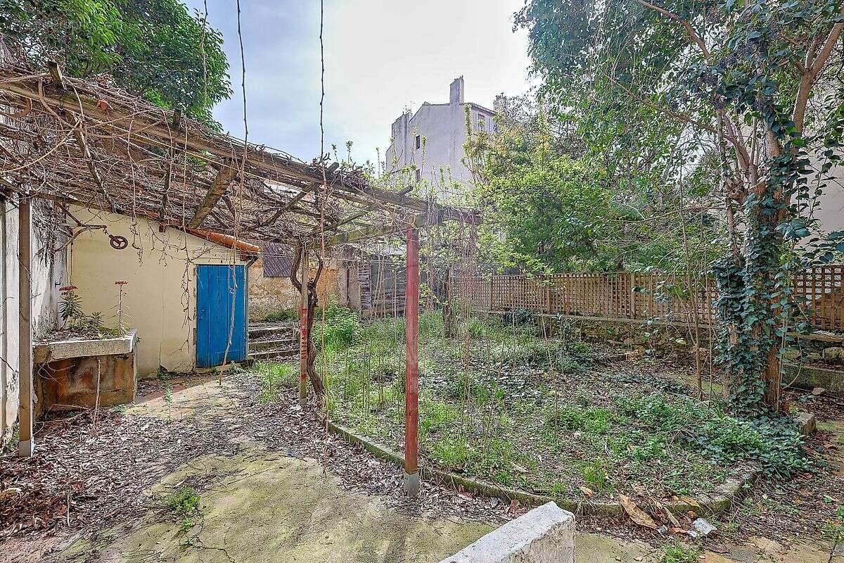 Appartement à MARSEILLE-4E