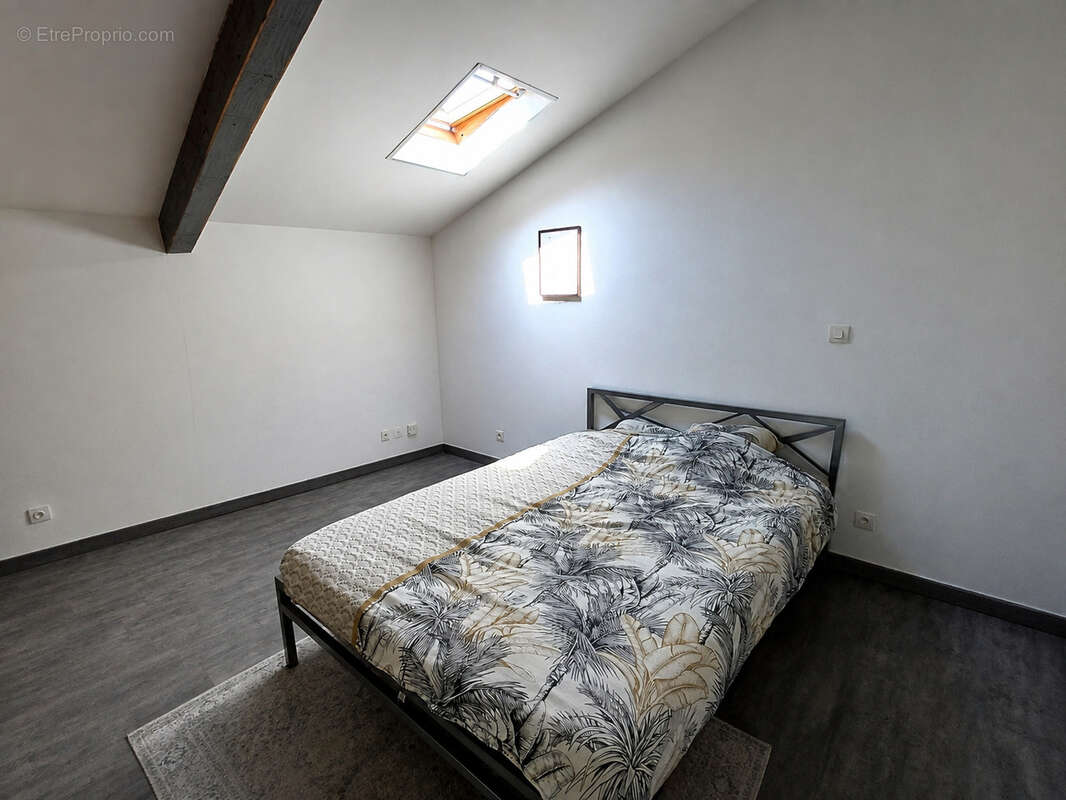 Maison de village 60 m2 Type 2 en duplex avec grande cave - photo 5