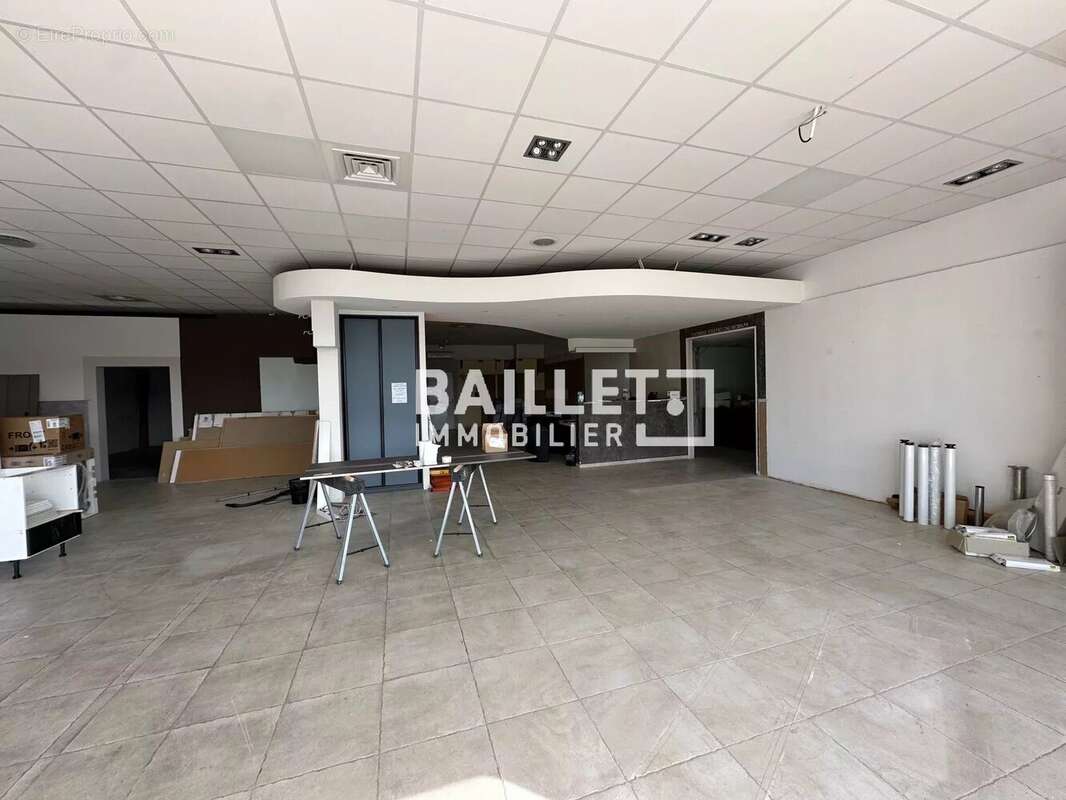 Commerce à TOURRETTES