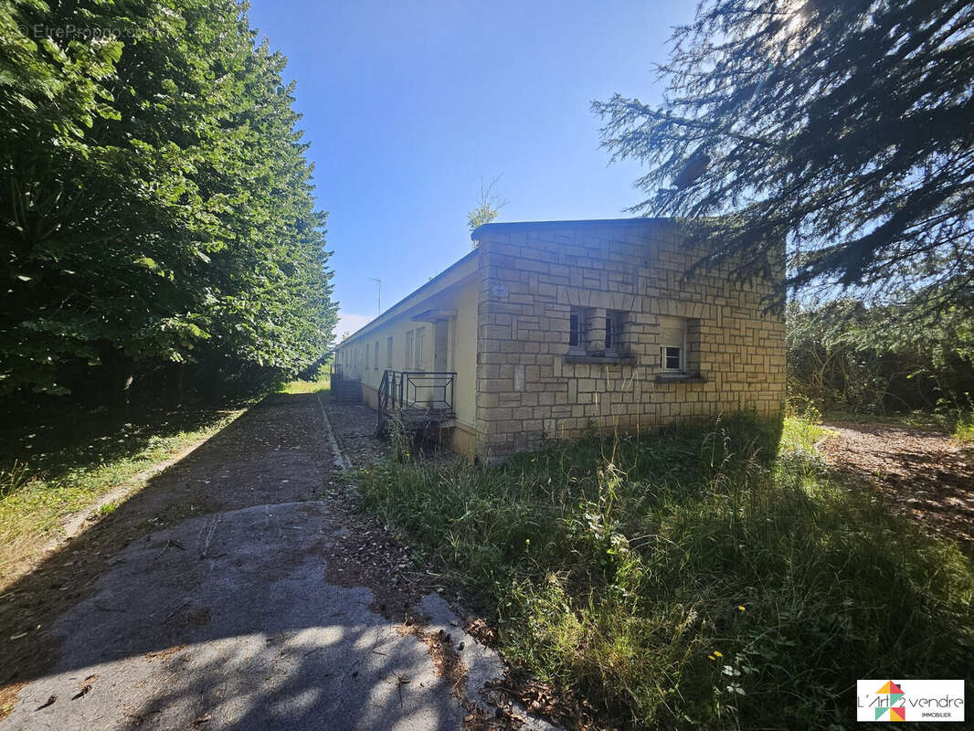 Commerce à LONGUEIL-ANNEL