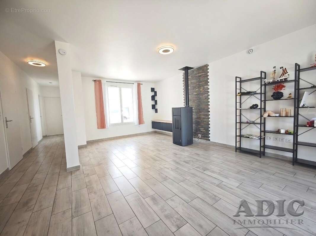 Maison 81 m² à Rouvres  - photo 3
