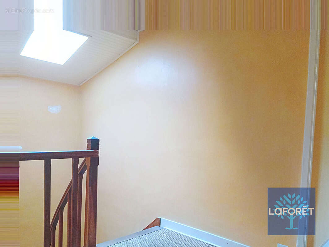 Local commercial +appartement+ 2 places de parking privatives - photo 13