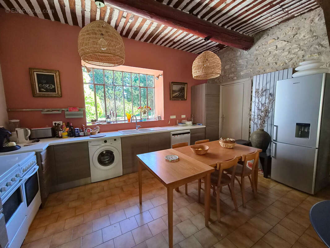 Maison à L'ISLE-SUR-LA-SORGUE