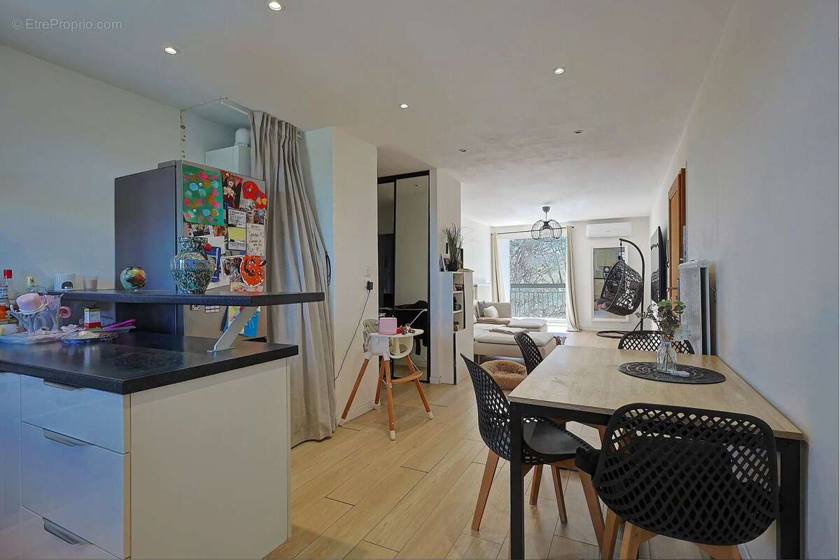 Appartement à VALLAURIS