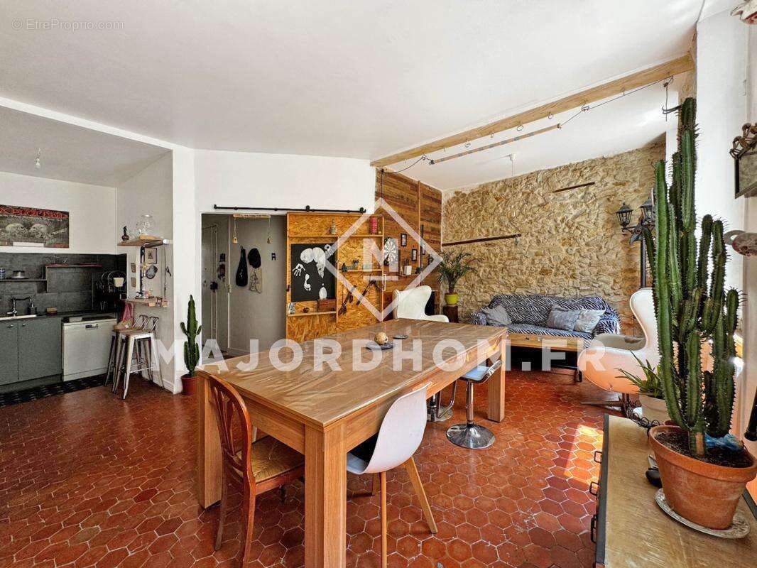 Appartement à MARSEILLE-1E