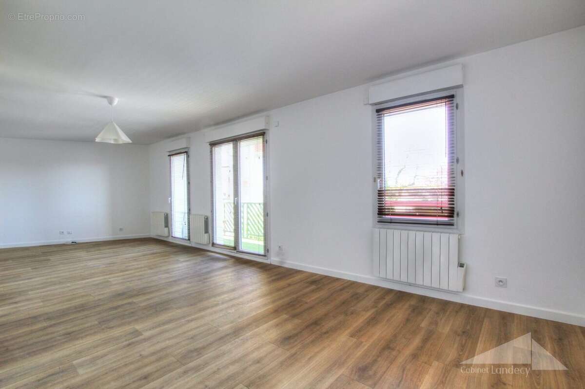 Appartement à THOIRY