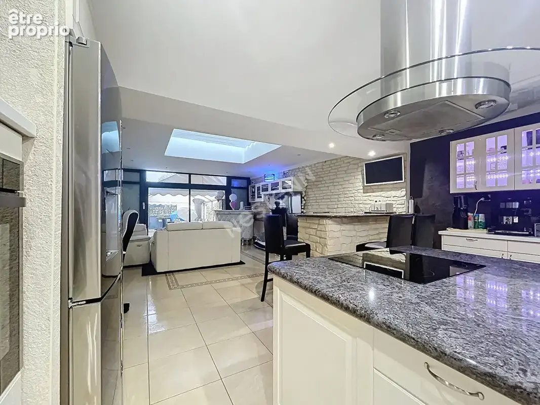 Bel ensemble immobilier - Maison - Appartement - Local commercial - Rendement locatif - photo 4