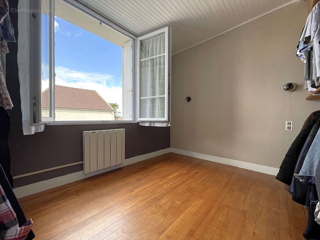 Maison 132 m2 (145 m2 au sol) avec jardin au centre du village de Bouafle - photo 11